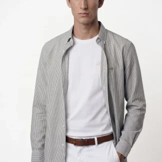 Camisa casual slim fit em algodão linho com riscas