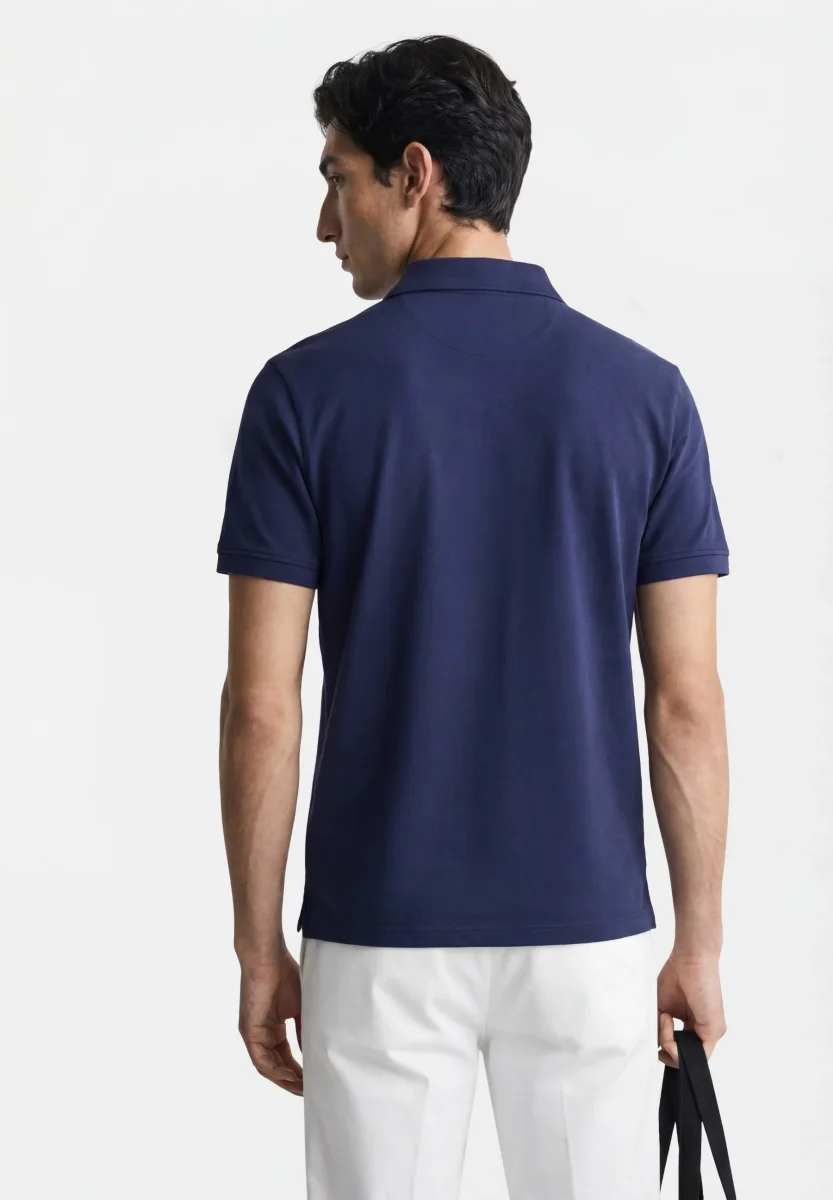 Polo slim fit em algodão piquet com detalhes em contraste no interior da carcela - Image 2