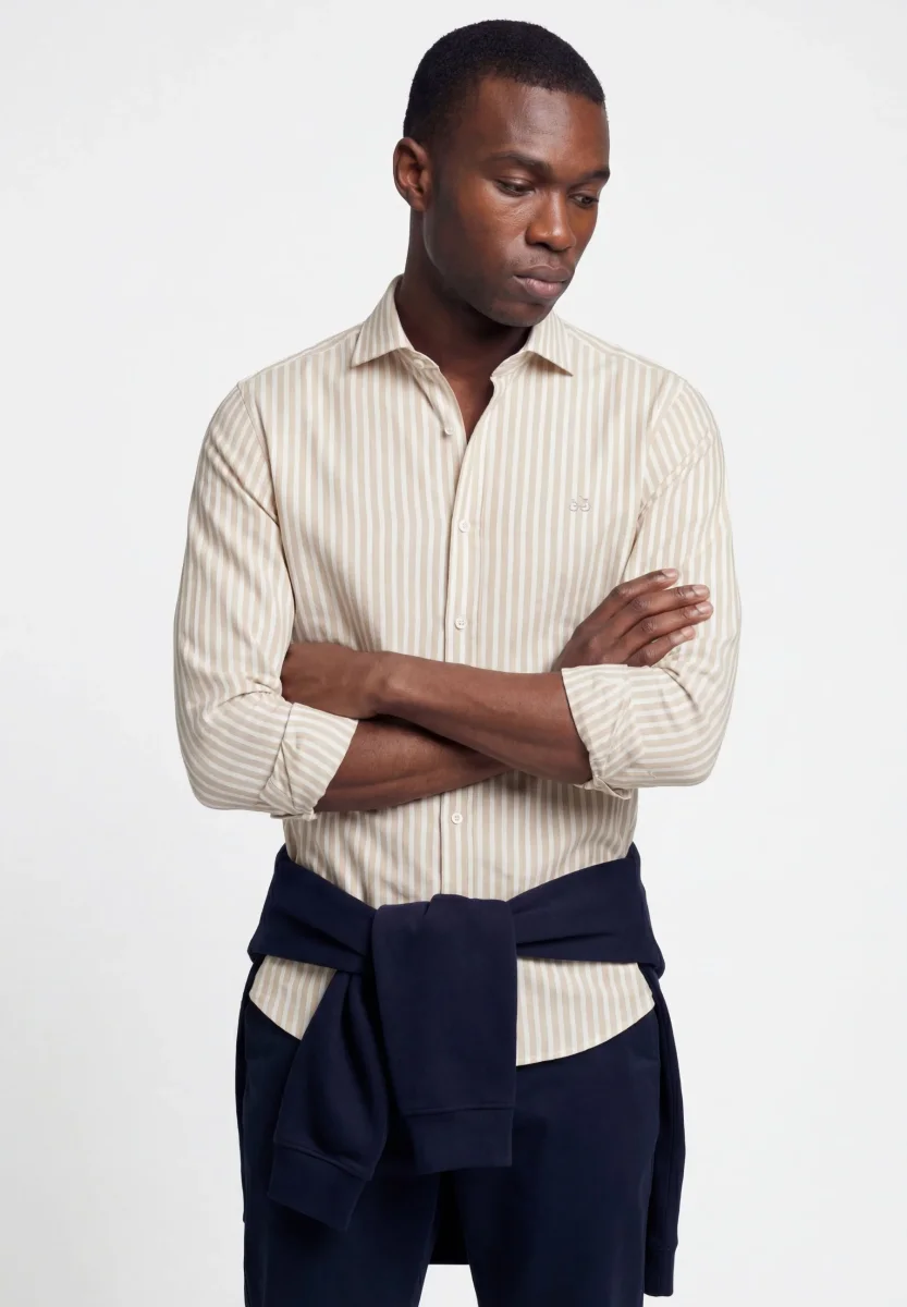 Camisa casual slim fit em algodão linho com riscas