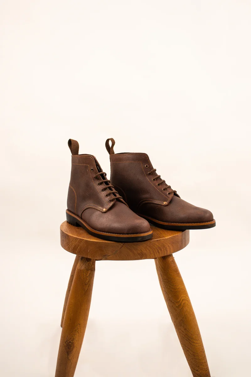 Botas Artesanais em Pele Castanha