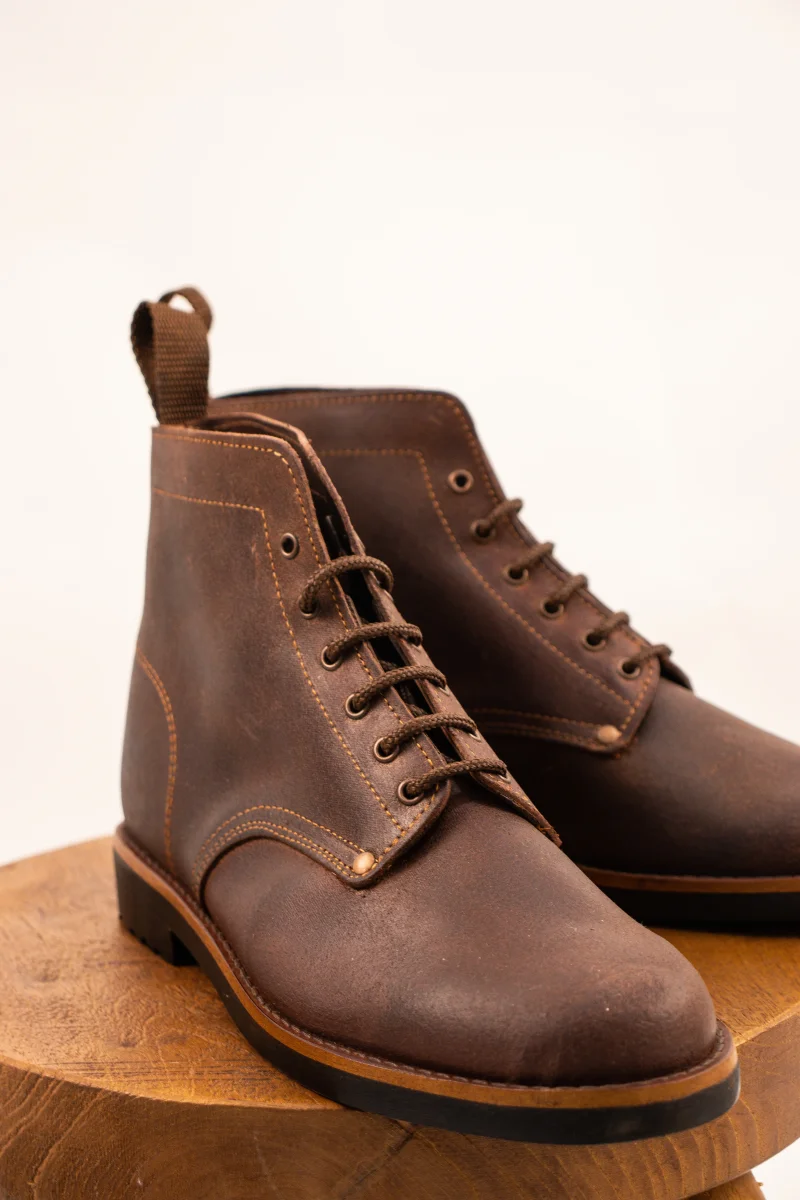 Botas Artesanais em Pele Castanha - Image 4