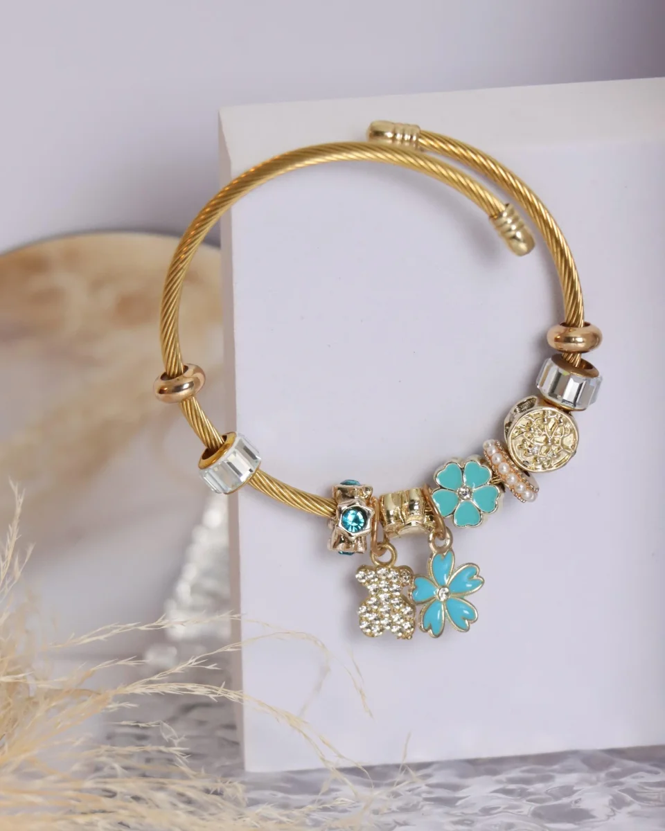 Pulseira dourada com pendentes azuis e dourados - Image 3