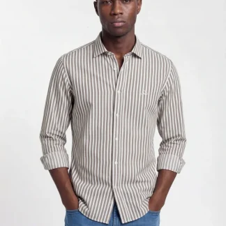 Camisa casual slim fit em algodão linho com riscas