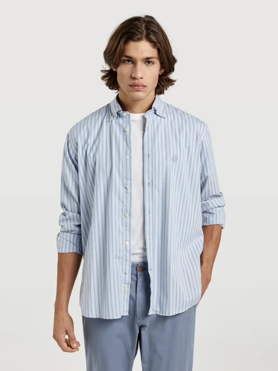 Camisa regular fit com botões no colarinho - Image 2