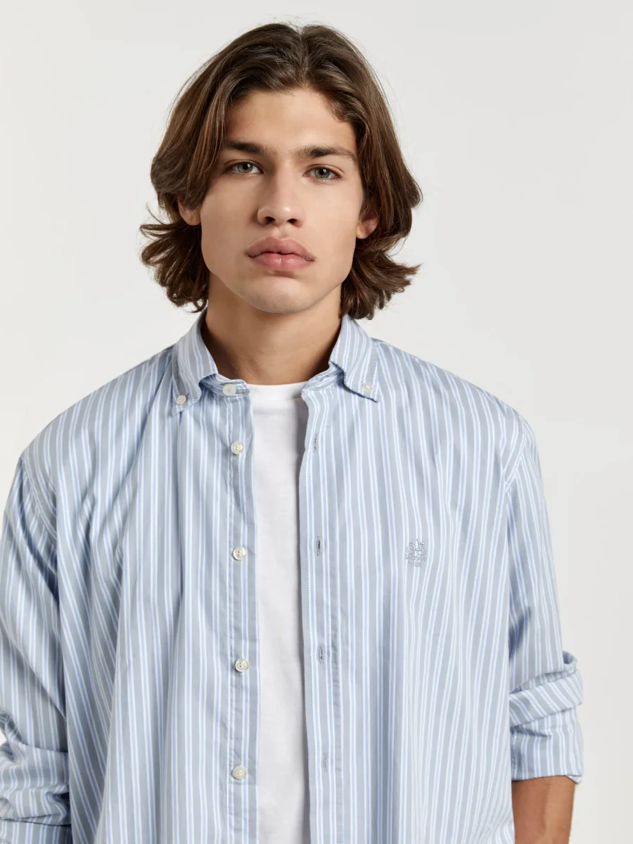 Camisa regular fit com botões no colarinho - Image 3